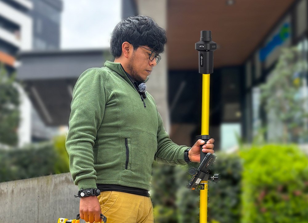Equipo GNSS RTK en campo